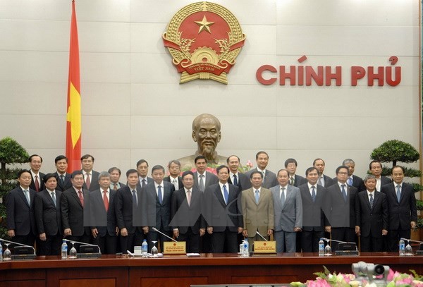 Thủ tướng Nguyễn Tấn Dũng và các đại biểu tại Lễ ra mắt Ủy ban Quốc gia APEC 2017. (Ảnh: Doãn Tấn/TTXVN)