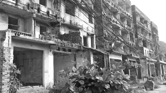 Chung cư Cột 8, phường Hồng Hà bị bỏ hoang từ 2013