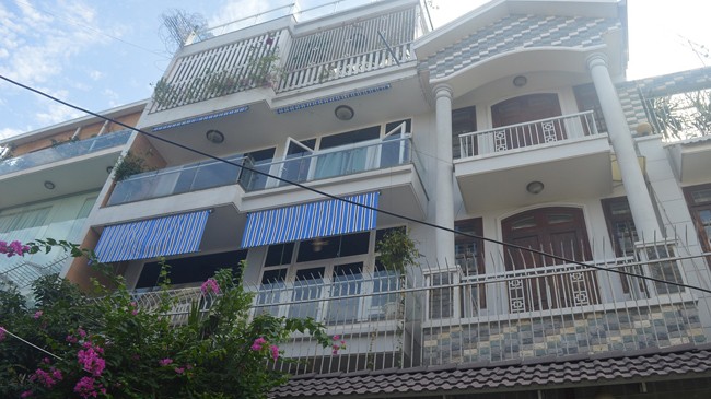 Tòa nhà 3 tầng của gia đình bị can Giang Kim Đạt được cho là tài sản tham nhũng mà có. Ảnh: PV