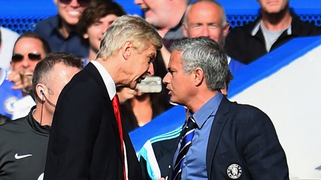 HLV Wenger (trái) và Mourinho luôn có mối quan hệ căng thẳng trong nhiều năm qua. Ảnh: SKYSPORTS