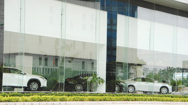 Hầu hết diện tích Trung tâm giới thiệu sản phẩm HTX dành để trưng bày và bán siêu xe. Ảnh: Tuấn Minh