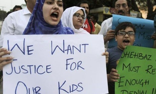 Người biểu tình tại Pakistan đòi "công lý cho trẻ em của chúng ta".