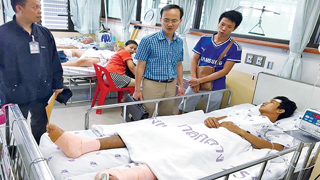 Anh Mai Văn Trường đang được điều trị tại bệnh viện ở Bangkok. Ảnh: Đại sứ quán Việt Nam tại Thái Lan