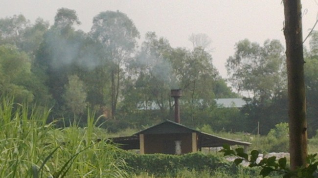 Một lò đốt rác thải nhỏ ở Bắc Giang
