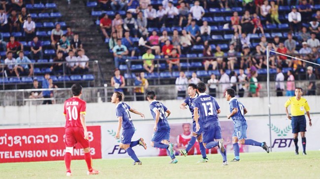 Các cầu thủ trẻ Việt Nam tiếp tục nhìn người Thái lên ngôi ở giải U19 Đông Nam Á. Ảnh: Quang Tiến
