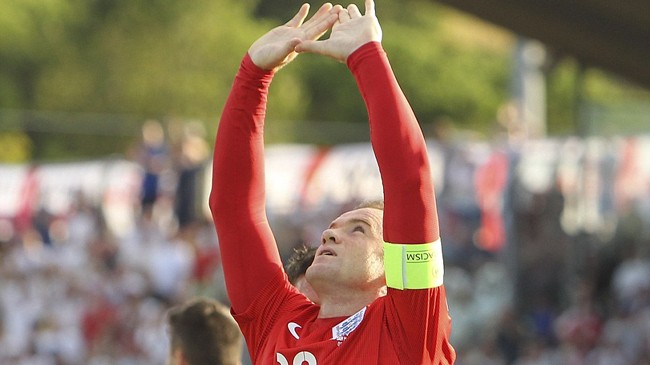 Rooney ăn mừng bàn thắng giúp anh cân bằng kỷ lục ghi bàn cho tuyển Anh của huyền thoại Bobby Charlton. Ảnh: GETTY IMAGES