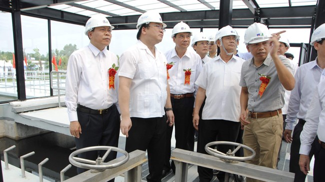 Phó Thủ tướng Hoàng Trung Hải kiểm tra vận hành nhà máy