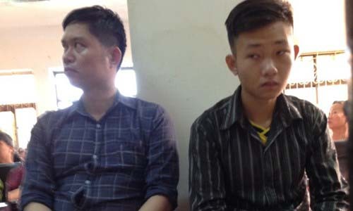 Bị cáo Nguyễn Mạnh Tường (trái) và Đào Quang Khánh (cựu nhân viên bảo vệ Thẩm mỹ viện Cát Tường) tại tòa.