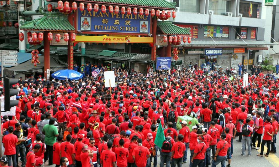 Đoàn biểu tình bị cảnh sát chặn không cho vào phố Petaling.