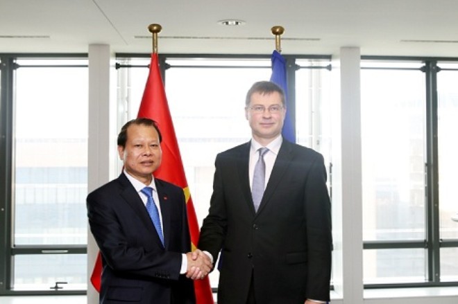 Phó Thủ tướng Vũ Văn Ninh gặp Phó Chủ tịch Ủy ban châu Âu (EC) Valdis Dombrovski. Ảnh: VGP/Thành Chung 