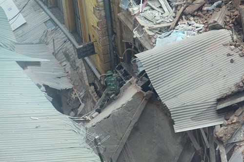 Hiện trường vụ sập nhà 107 Trần Hưng Đạo.