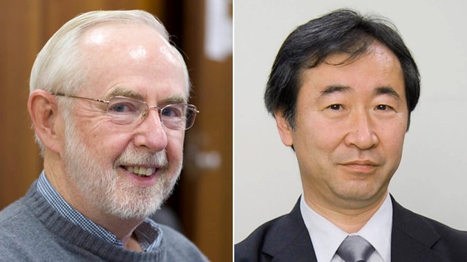 Nhà khoa học Takaaki Kajita (phải) và Arthur McDonald thắng giải Nobel Vật lý 2015. Ảnh: Guardian
