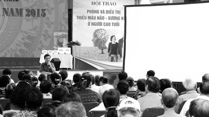 Ths. Hoàng Khánh Toàn, Trưởng khoa đông y Bệnh viện Trung ương Quân đội 108 chia sẻ tại hội thảo
