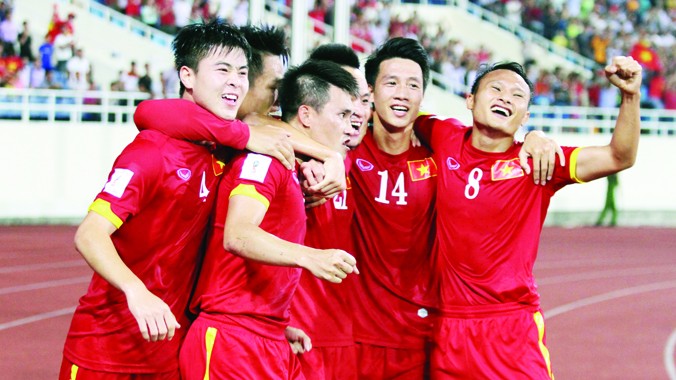 Màn trình diễn đáng khen của các tuyển thủ Việt Nam ở trận gặp Iraq sẽ giúp kéo nhiều khán giả đến sân ở trận gặp Thái Lan tuần tới. Ảnh: VSI