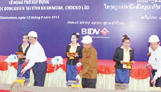 Thủ tướng Chính phủ Việt Nam và Phó Thủ tướng Lào dự Lễ động thổ xây dựng trường học Ðông Ka-sẻn tại tỉnh Khăm Muộn do BIDV tài trợ