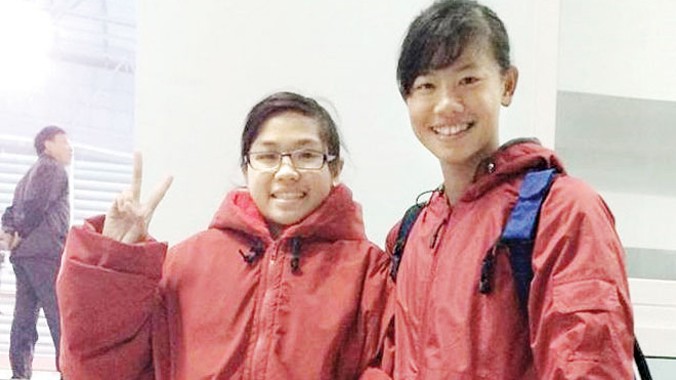 Phương Trâm (trái) cùng đàn chị Ánh Viên tại giải bơi VĐQG mới kết thúc tại Đà Nẵng. Ảnh: PV