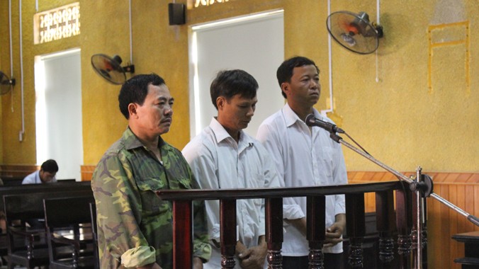 Từ trái qua phải: Bị cáo Nguyễn Tiến Hải, Lê Xuân Trường và Phạm Đức Thảo tại phiên tòa phúc thẩm.