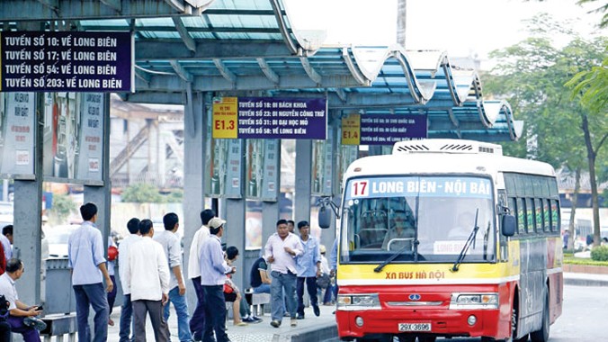 Cùng với hàng nghìn nhà chờ, xe buýt Thủ đô đang có 5 điểm trung chuyển lớn để kết nối giao thông. Ảnh: Như Ý