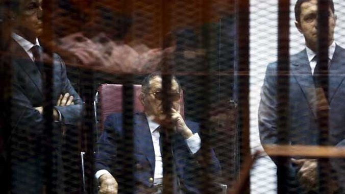 Cựu Tổng thống Ai Cập Hosni Mubarak tại phiên xét xử ở tòa án thủ đô Cairo