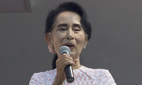 Bà Aung San Suu Kyi. 