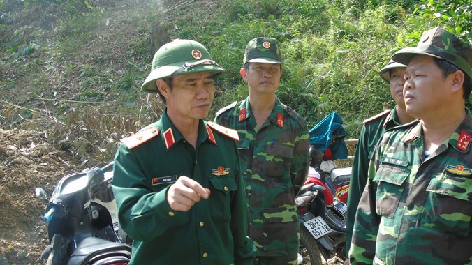 Thiếu tướng Trần Thành đến hiện trường chỉ đạo công tác cứu hộ cứu nạn trưa 20/11.
