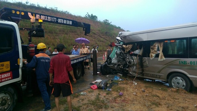 Hiện trường một vụ tai nạn trên đường cao tốc Nội Bài - Lào Cai. Ảnh: Bảo An