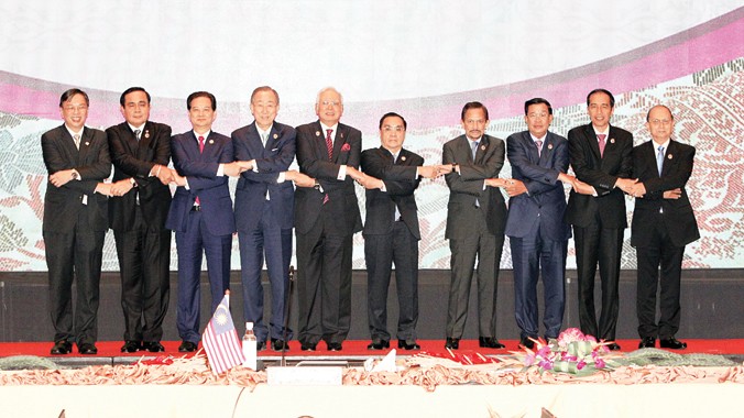 Trong khuôn khổ Hội nghị cấp cao ASEAN 27 và các hội nghị liên quan, ngày 22/11, tại Malaysia, Thủ tướng Nguyễn Tấn Dũng dự Hội nghị cấp cao ASEAN-Liên Hợp Quốc lần thứ 7. Trong ảnh: Các trưởng đoàn chụp ảnh chung. Ảnh: TTXVN