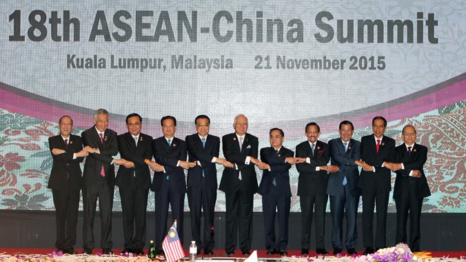 Thủ tướng Nguyễn Tấn Dũng dự Hội nghị Cấp cao ASEAN - Trung Quốc lần thứ 18 diễn ra ngày 21/11 tại Malaysia (Trong ảnh: Các trưởng đoàn chụp ảnh chung). Ảnh: TTXVN