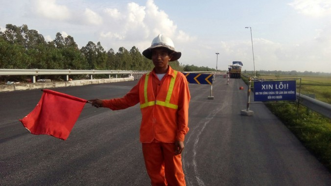 Toàn tuyến cao tốc Cầu Giẽ - Ninh Bình đang được nâng cấp. Ảnh: MĐ