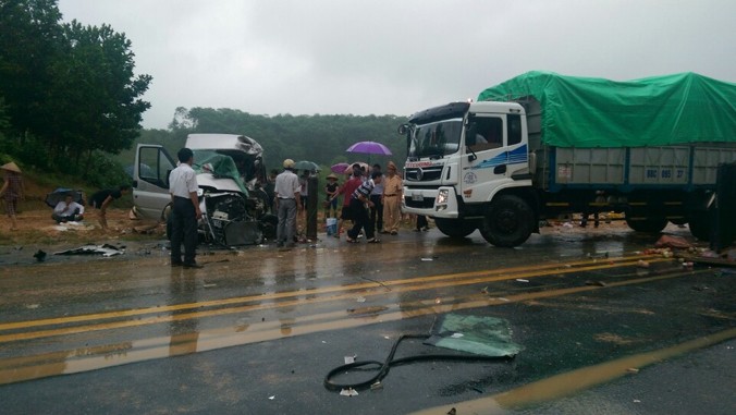 Tai nạn giao thông vẫn là nỗi ám ảnh với Việt Nam (một tai nạn trên cao tốc Nội Bài - Lào Cai). Ảnh: Sỹ Lực