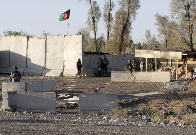 Cổng sân bay Kandahar, nơi bị Taliban tấn công