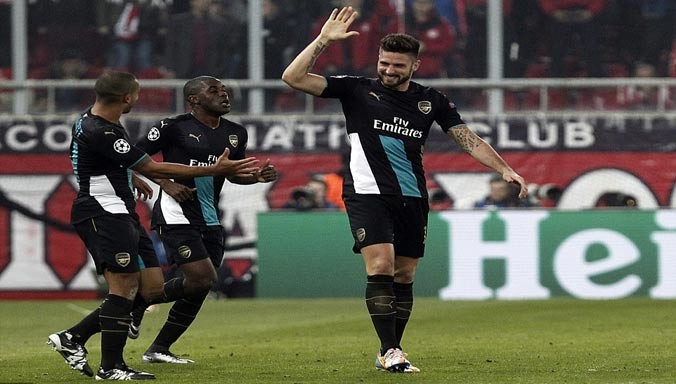 Giroud (phải) và đồng đội đã tạo nên cuộc thoát hiểm kỳ diệu ở vòng bảng Champions League mùa này. Ảnh: EPA