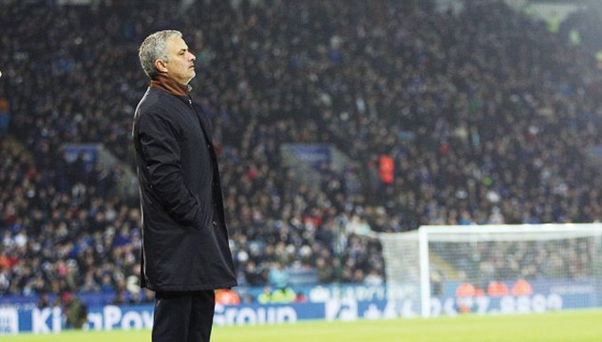 HLV Mourinho cho rằng các học trò đã “phản bội” ông sau trận thua Leicester. Ảnh: GETTY IMAGES