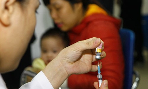 Ngày đầu tiêm vắc-xin dịch vụ Pentaxim: Không phải chờ đợi