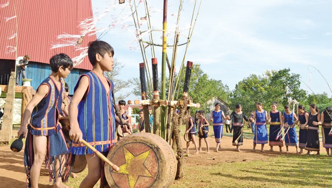 Đội cồng chiêng nhí cũng gây được ấn tượng tại Lễ hội khánh thành nhà rông ở làng Klâu Ngol, xã Ia Chim, thành phố Kon Tum.
