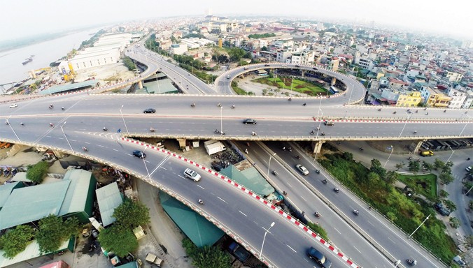 Cầu Vĩnh Tuy góp phần thúc đẩy kinh tế các quận, huyện phía Bắc sông Hồng. Ảnh: Hồng Vĩnh
