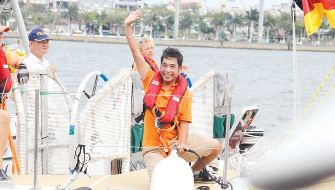 Chặng đua đầy thử thách, thủy thủ Nguyễn Trần Minh An vẫn luôn giữ được tinh thần lạc quan của mình. Ảnh: Thanh Trần
