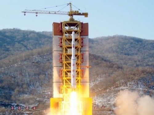 Tên lửa tầm xa của Triều Tiên phóng từ bãi phóng Sohae. 