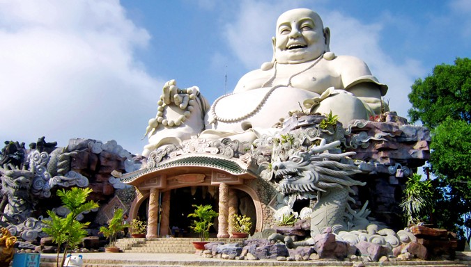 Tượng Phật Di Lặc trên đỉnh núi Cấm, An Giang. Ảnh: Bùi Thụy Đào Nguyên