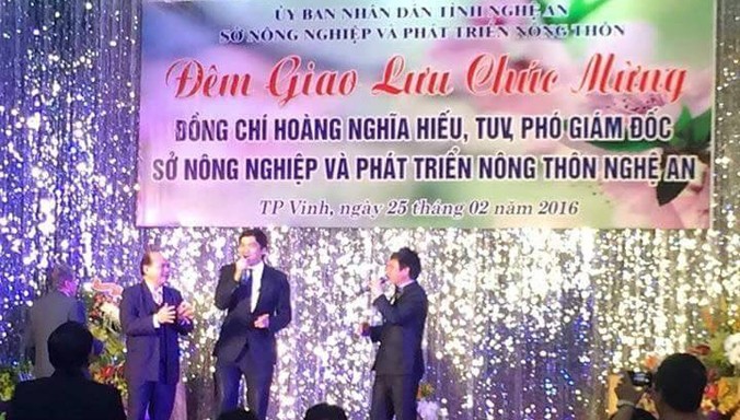 Ông Hoàng Nghĩa Hiếu (thứ hai từ bên phải sang) tại cuộc giao lưu chúc tụng ông vừa nhậm chức PGĐ sở.