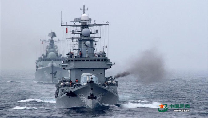 Hải quân Trung Quốc tập trận bắn đạn thật trên biển Đông. Ảnh: People’s Daily
