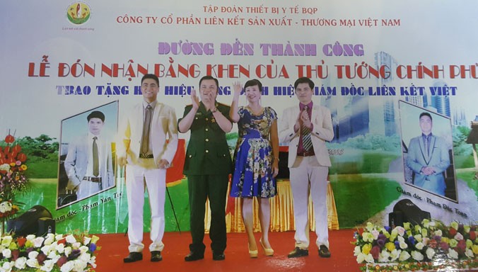 Lê Xuân Giang tại sự kiện làm giả lễ đón nhận bằng khen của Thủ tướng. Ảnh: CQCA cung cấp