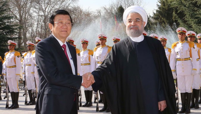 Tổng thống Iran Hassan Rouhani đón Chủ tịch nước Trương Tấn Sang. Ảnh: TTXVN