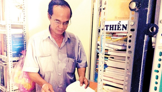 Ông Nguyễn Ngọc Cần, chủ thư viện sách miễn phí.