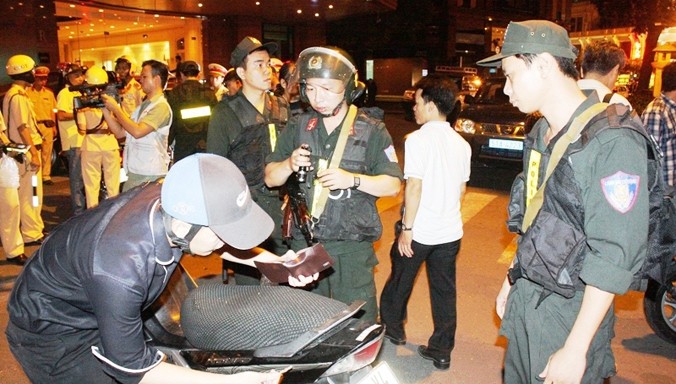 Lực lượng Công an TPHCM ra quân tuần tra, chốt chặn phòng chống tội phạm. Ảnh: Việt Văn