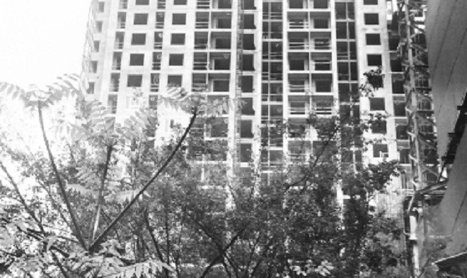 Công trình chung cư cao tầng Mỹ Sơn Tower dù bị đình chỉ nhưng bên trong vẫn thi công.