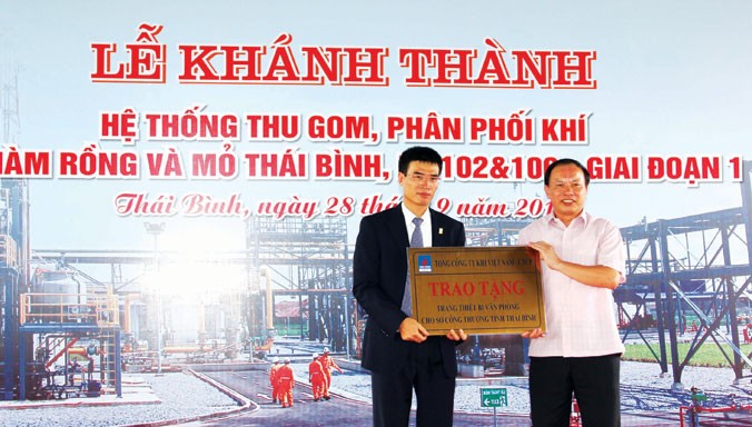TGĐ PV GAS Dương Mạnh Sơn trao tặng chương trình An sinh xã hội tại Thái Bình.