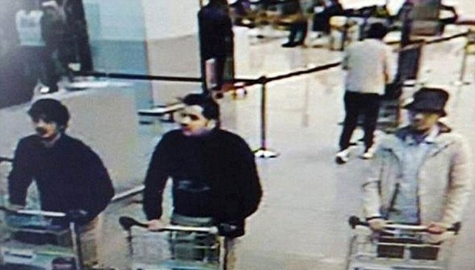 Người đàn ông đội mũ được xác định là thủ phạm thứ 3 gây ra vụ nổ ở Brussels.