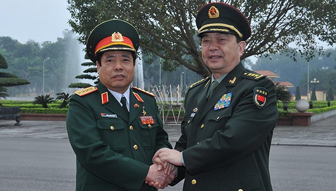 Bộ trưởng Bộ Quốc phòng Phùng Quang Thanh đón người đồng cấp Trung Quốc Thường Vạn Toàn. Ảnh: TTXVN