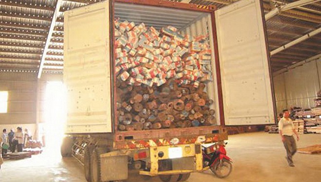 Một trong 22 container của lô gỗ trắc lúc bán đấu giá.